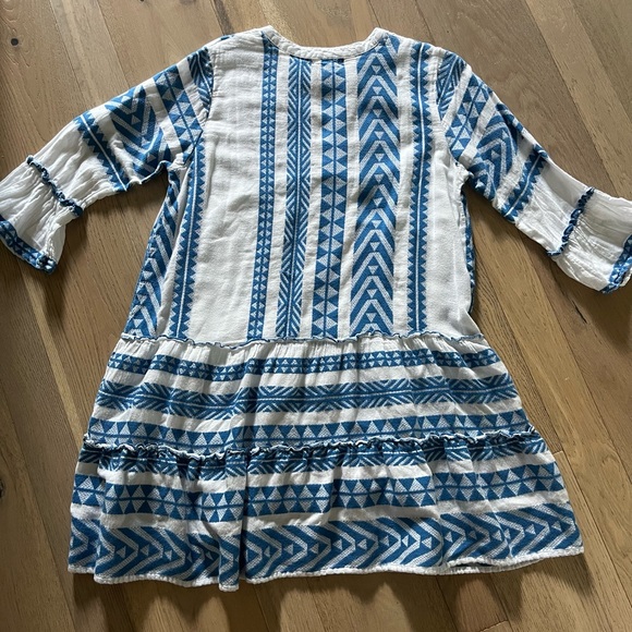 THML blue and white geometric pattern 3/4 bell sleeve vneck mini dress - Picture 4 of 5